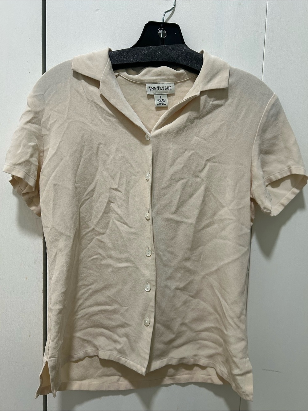 Ann Taylor 100% Silk Short Sleeve Blouse in Cream